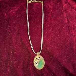 Elegant Gold and Green Pendant Necklace